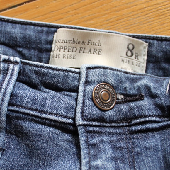 A&F High Rise Cropped Flare Raw Hem Jeans 8 29 Preowned - Picture 8 of 9